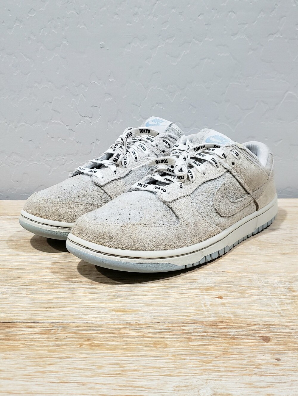 NIKE Women's Suede Dunk Low Retro SE Athleisure Sneakers (9) Gray/Blue